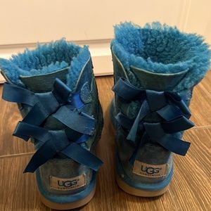 Girls size 13 Blue Ugg Boots with bows up the back